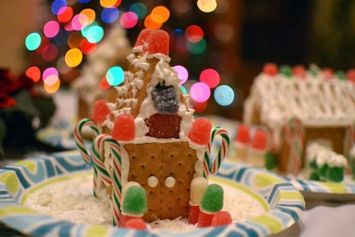 make-a-graham-cracker-gingerbread-house-with-a-milk-carton-thrifty-jinxy