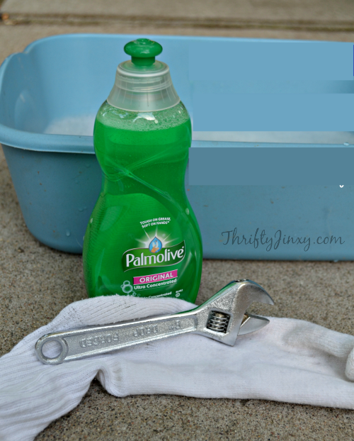 How to Clean Tools with Dish Soap