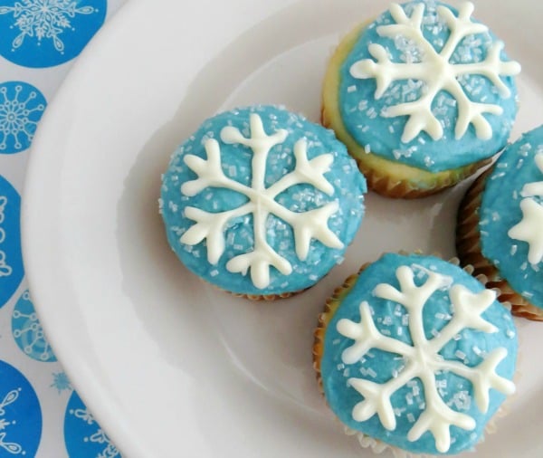 Snowflake Cupcakes with Easy Template