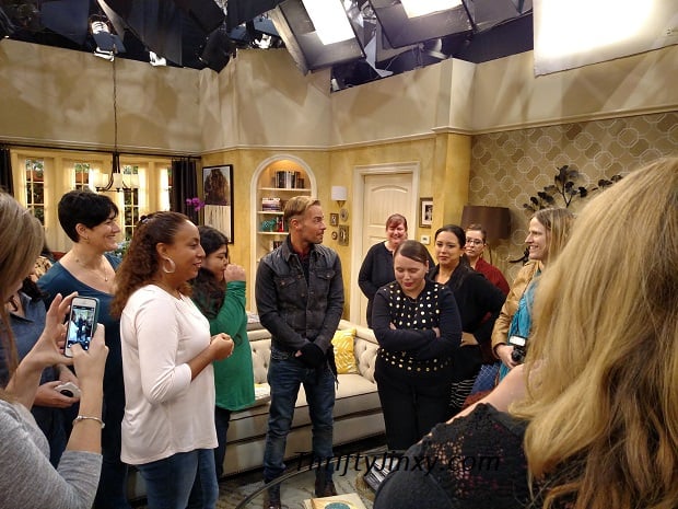 Joey Lawrence on Set of Melissa and Joey with Mom Bloggers