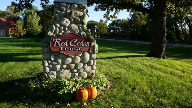 red-cedar-lodge-in-charles-city-iowa