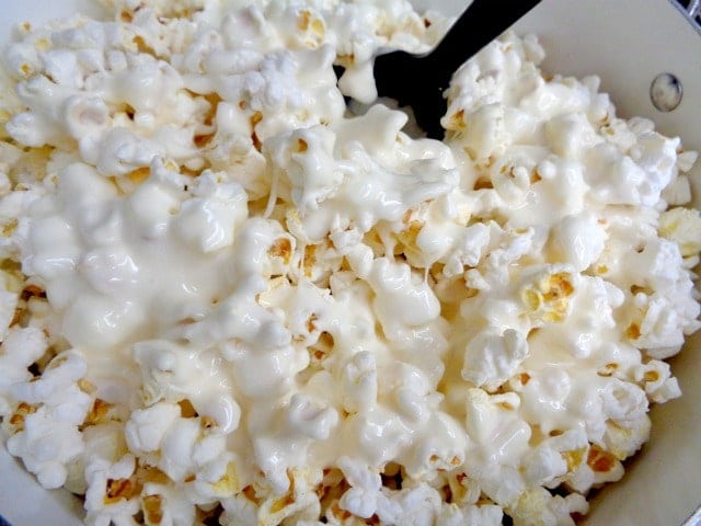 Popcorn with White Chocolate