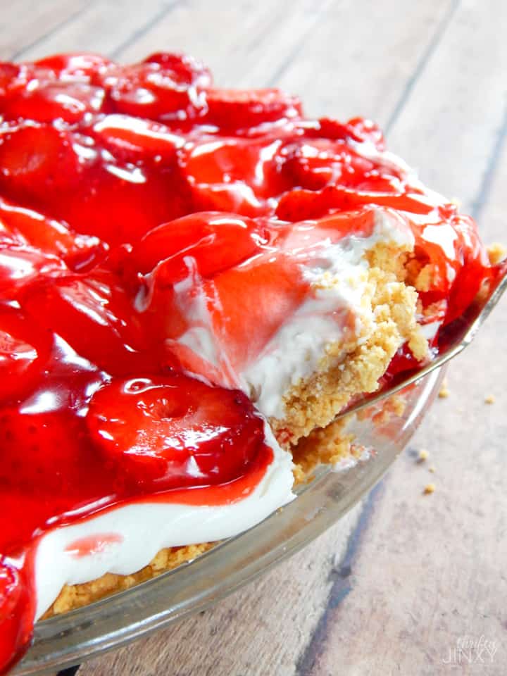 Easy Strawberry Cheesecake Pie Recipe - Thrifty Jinxy