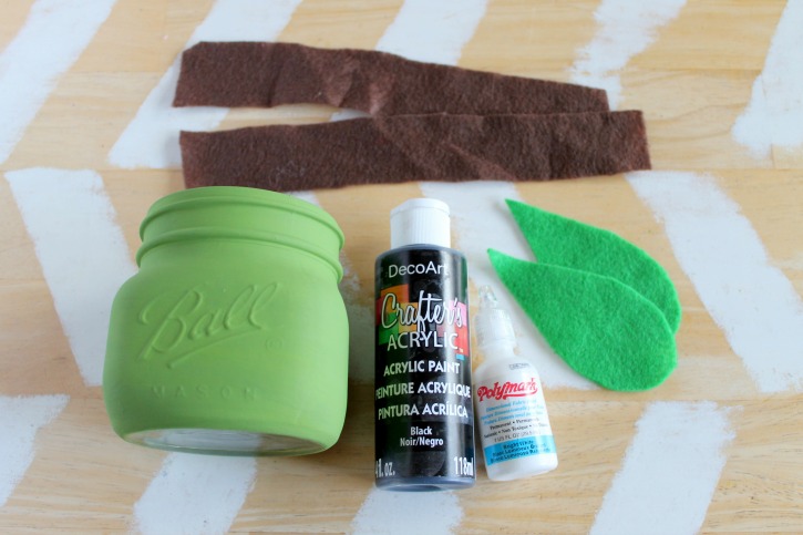 Baby Yoda Mason Jar Bank Craft process