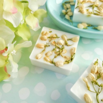 Easy DIY Jasmine Flower Soap to Make at Home
