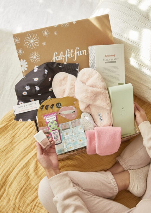 FabFitFun FREE $200 Mega Gift Bundle with Purchase - Thrifty Jinxy