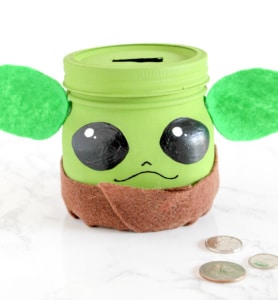 Baby Yoda Mason Jar Bank Craft.