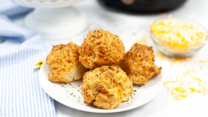 Copycat Red Lobster Biscuit Recipe - Air Fryer Cheddar Bay Biscuits