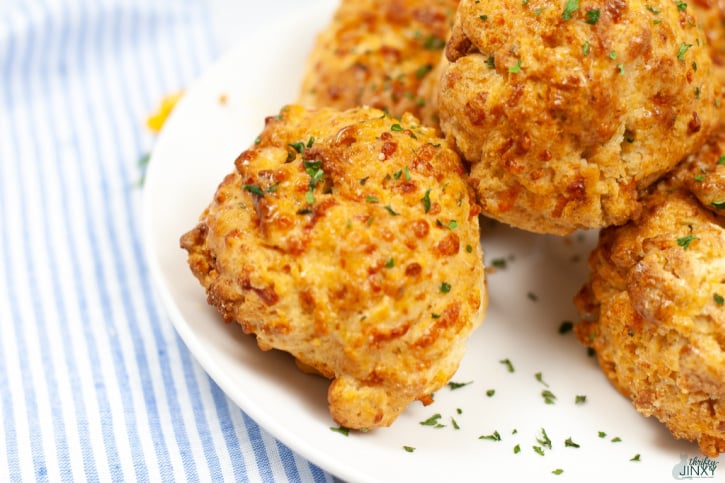 Copycat Red Lobster Cheddar Bay Biscuits - Alyona's Cooking