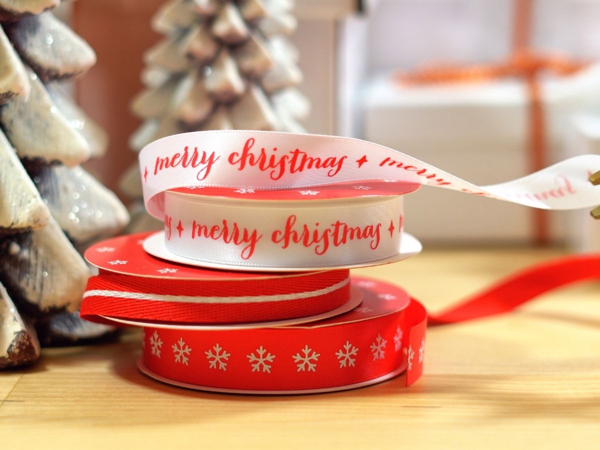 https://thriftyjinxy.com/wp-content/uploads/2021/11/christmas-ribbons.jpg