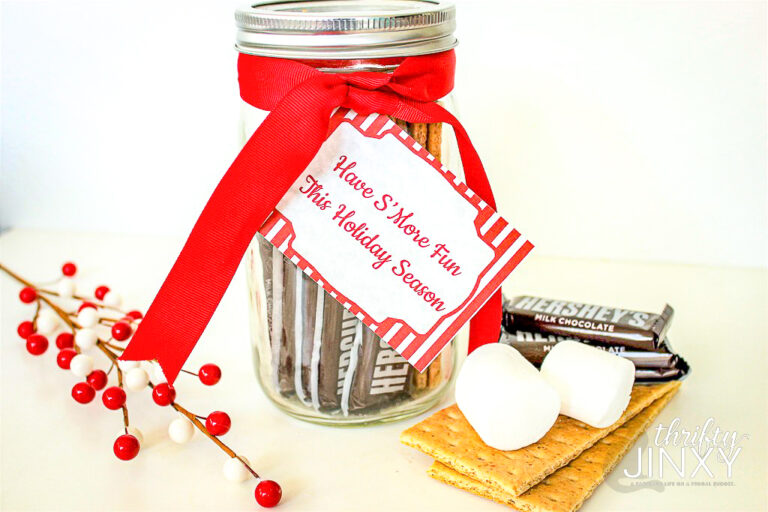 DIY Holiday S’mores in a Jar Gift with Free Printable Labels - Thrifty ...