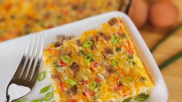 Cheesy Sausage and Pepper Quiche Recipe - Thrifty Jinxy