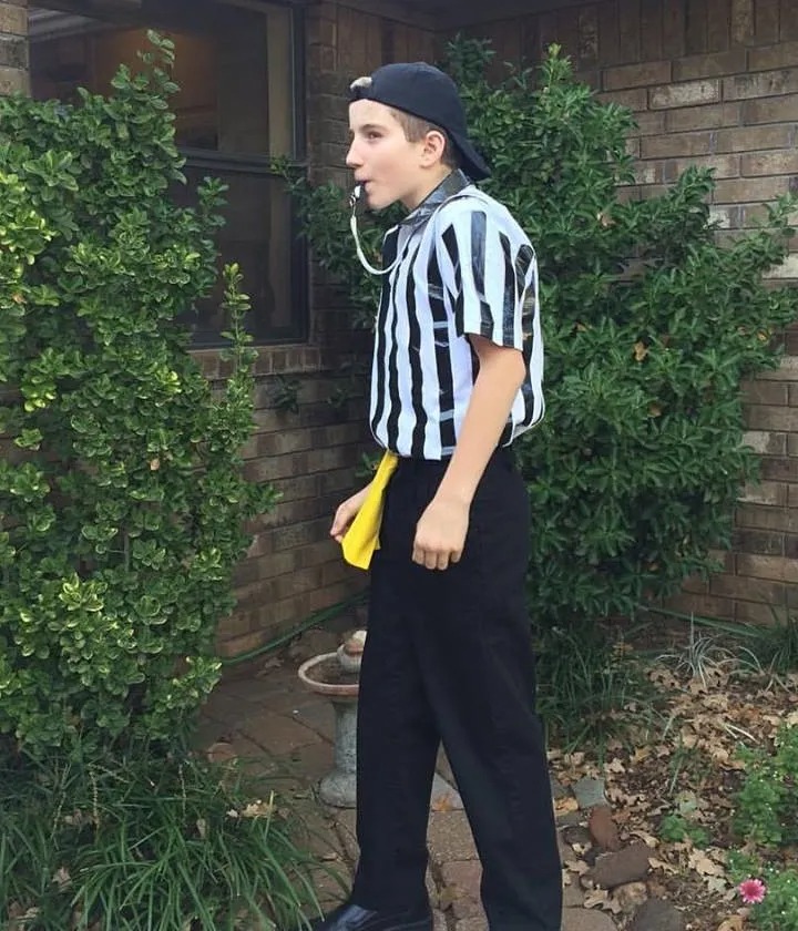 DIY referee Halloween Costume