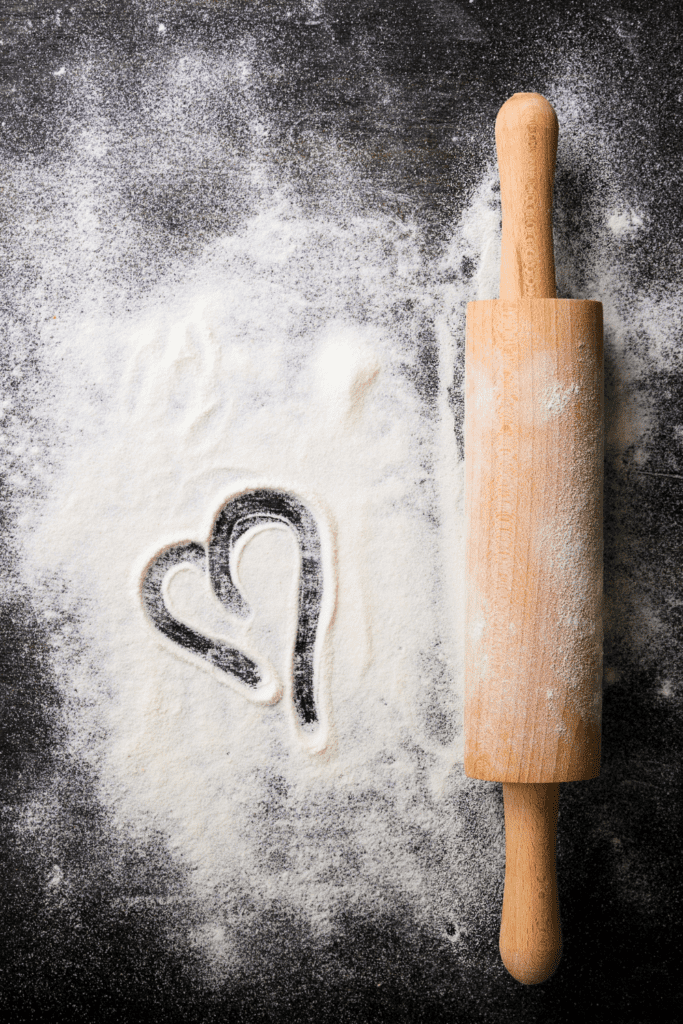 Flour and rolling pin