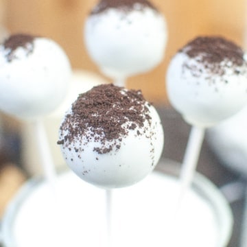 Copycat Starbucks Cookies n Cream Cake pops close up.