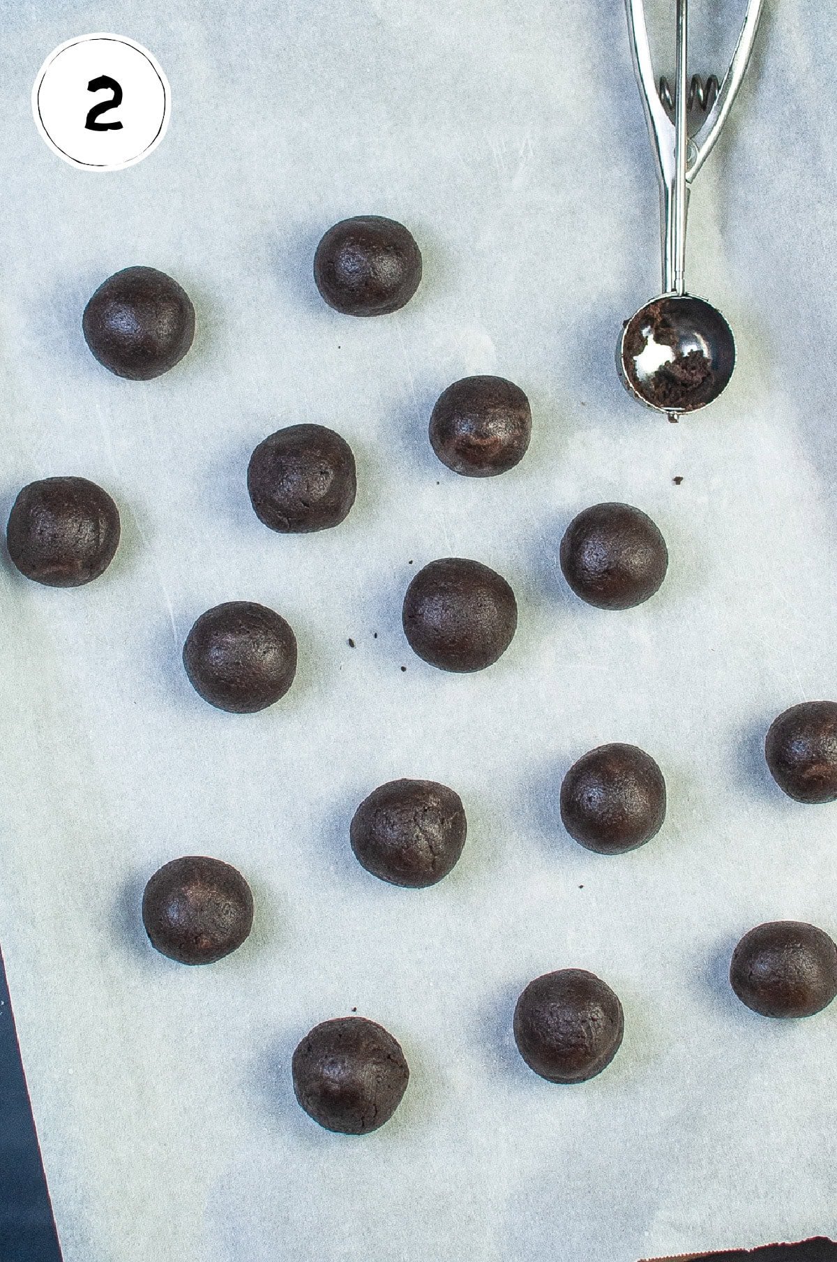 Shaping Copycat Starbucks Cookies n Cream Cake Pops.