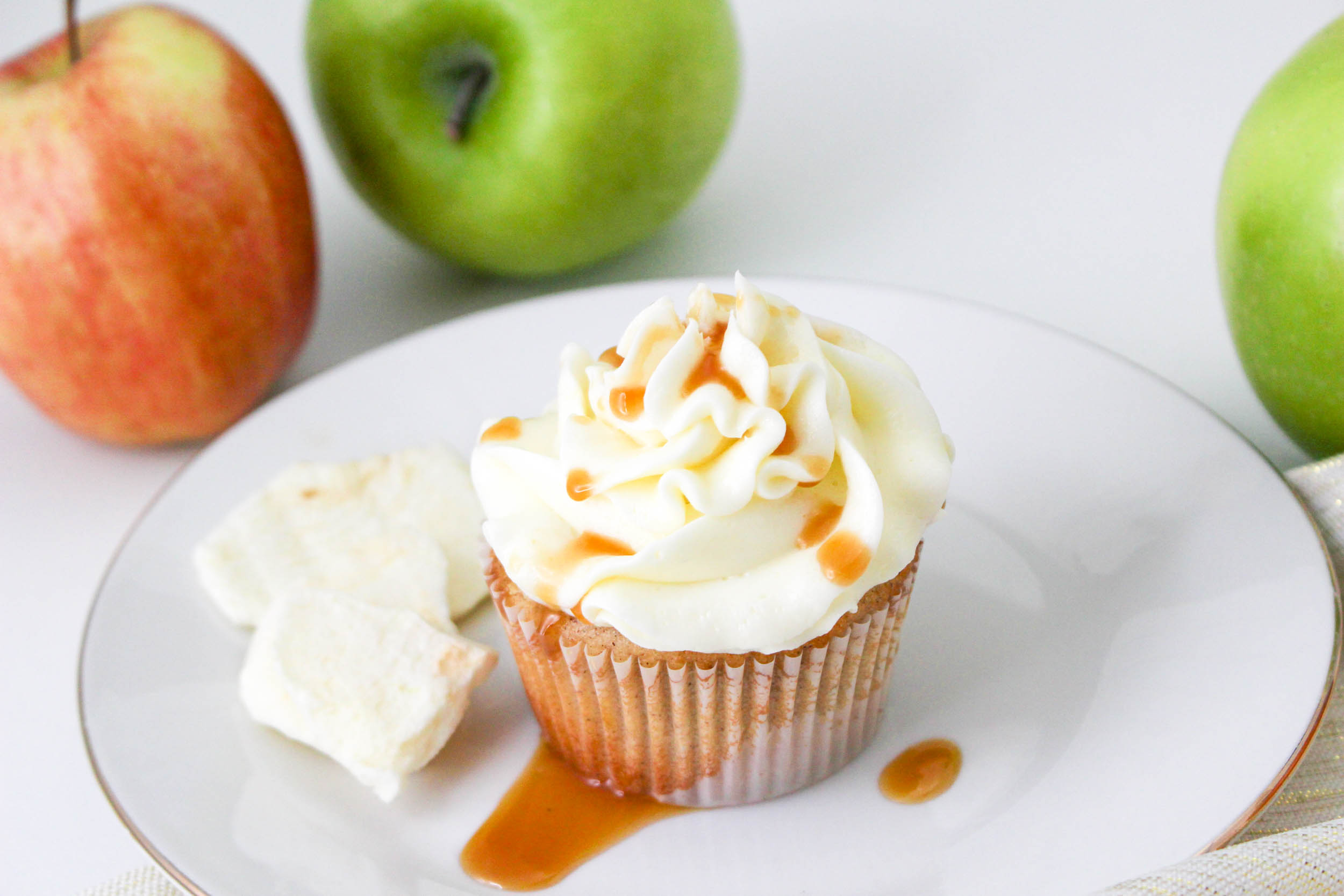 horizontal Cupcakes image